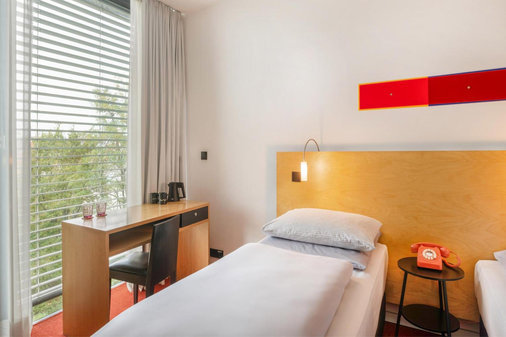 Innside By Melia Duesseldorf Seestern Екстериор снимка