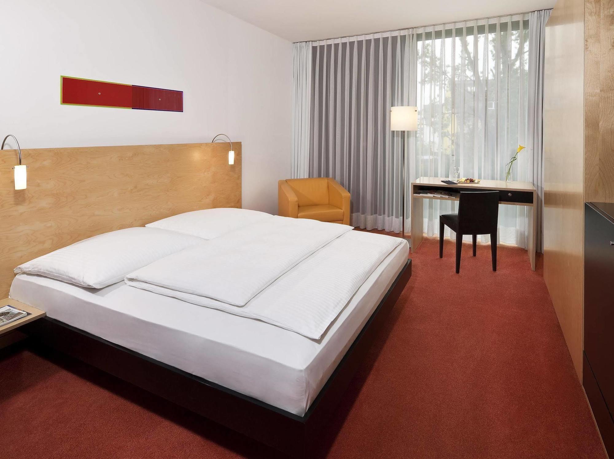 Innside By Melia Duesseldorf Seestern Екстериор снимка